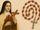 Como Rezar o Terço das Rosas de Santa Terezinha
